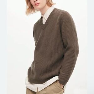 Uniqlo Premium Lambswool Ribbed V-Neck Long Sleeve Sweater